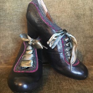 Poetic License Black leather heels